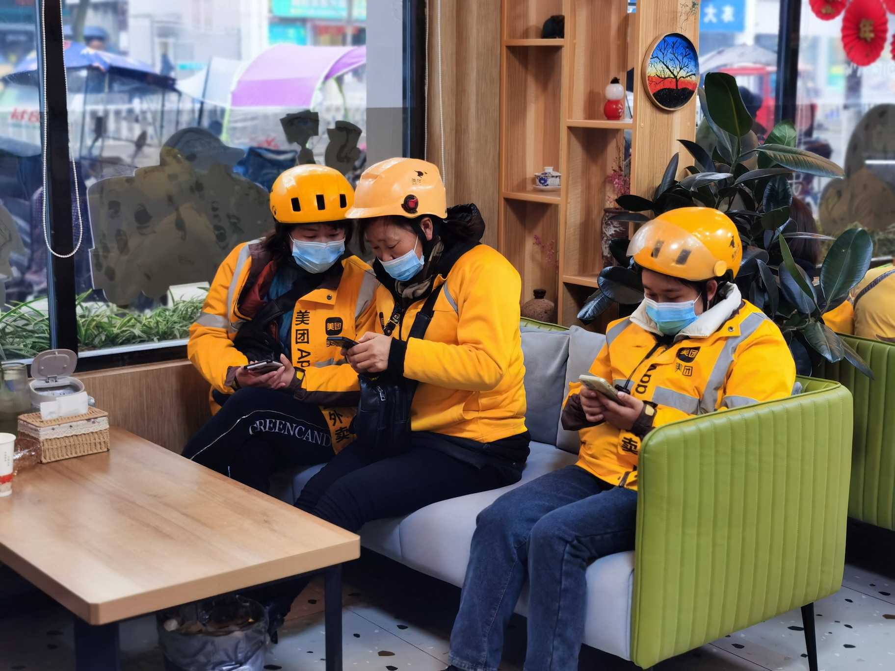 彭州市漫天欣职工家园为新就业形态劳动者提供休息 4_缩小大小.jpg