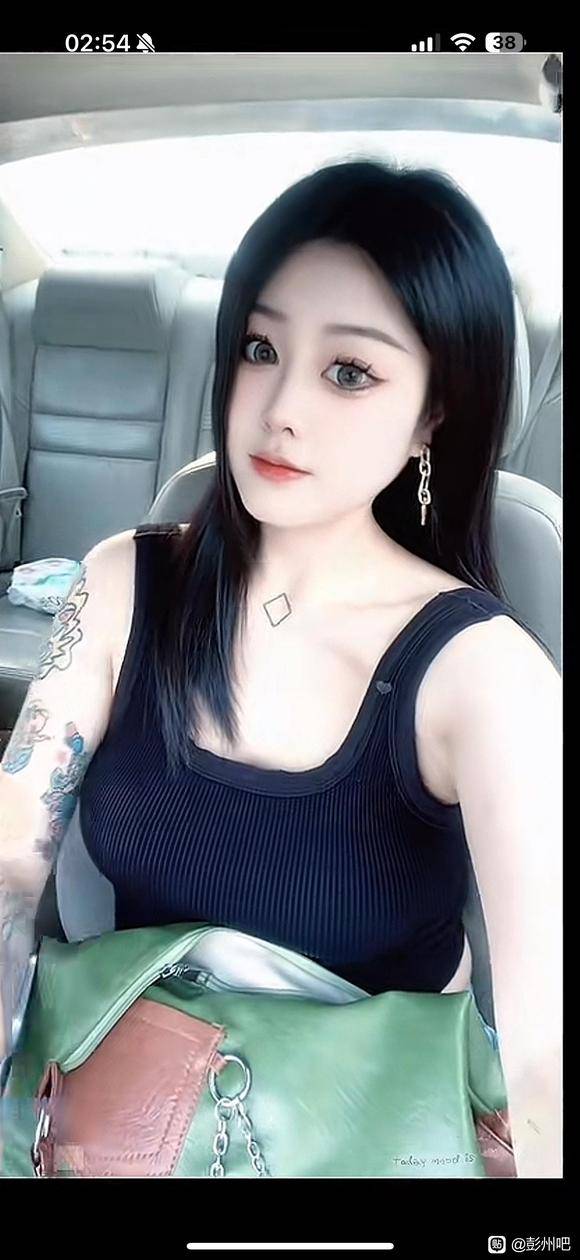 谁知道这个小姐姐在哪里上班呀-1.jpg